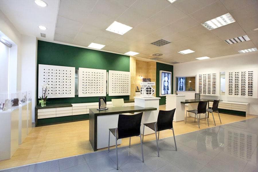 Cuidando tu visión y audición en Ponteareas desde 1939