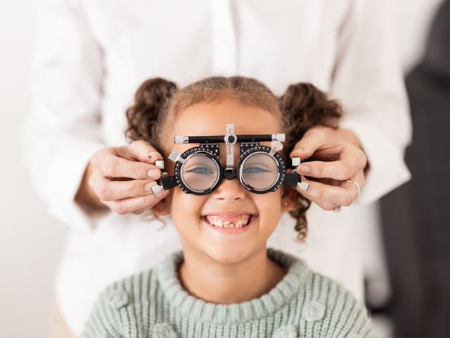 Contacta con nuestro óptico y auditivo en Ponteareas